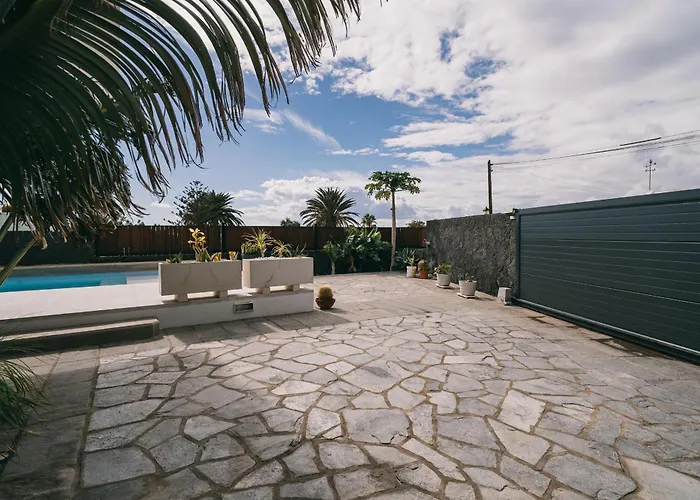 Willa Vv Omara By Hh