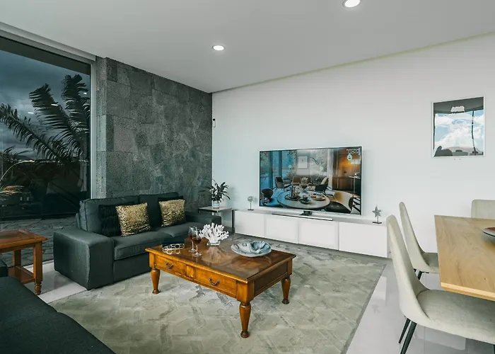 Willa Vv Omara By Hh